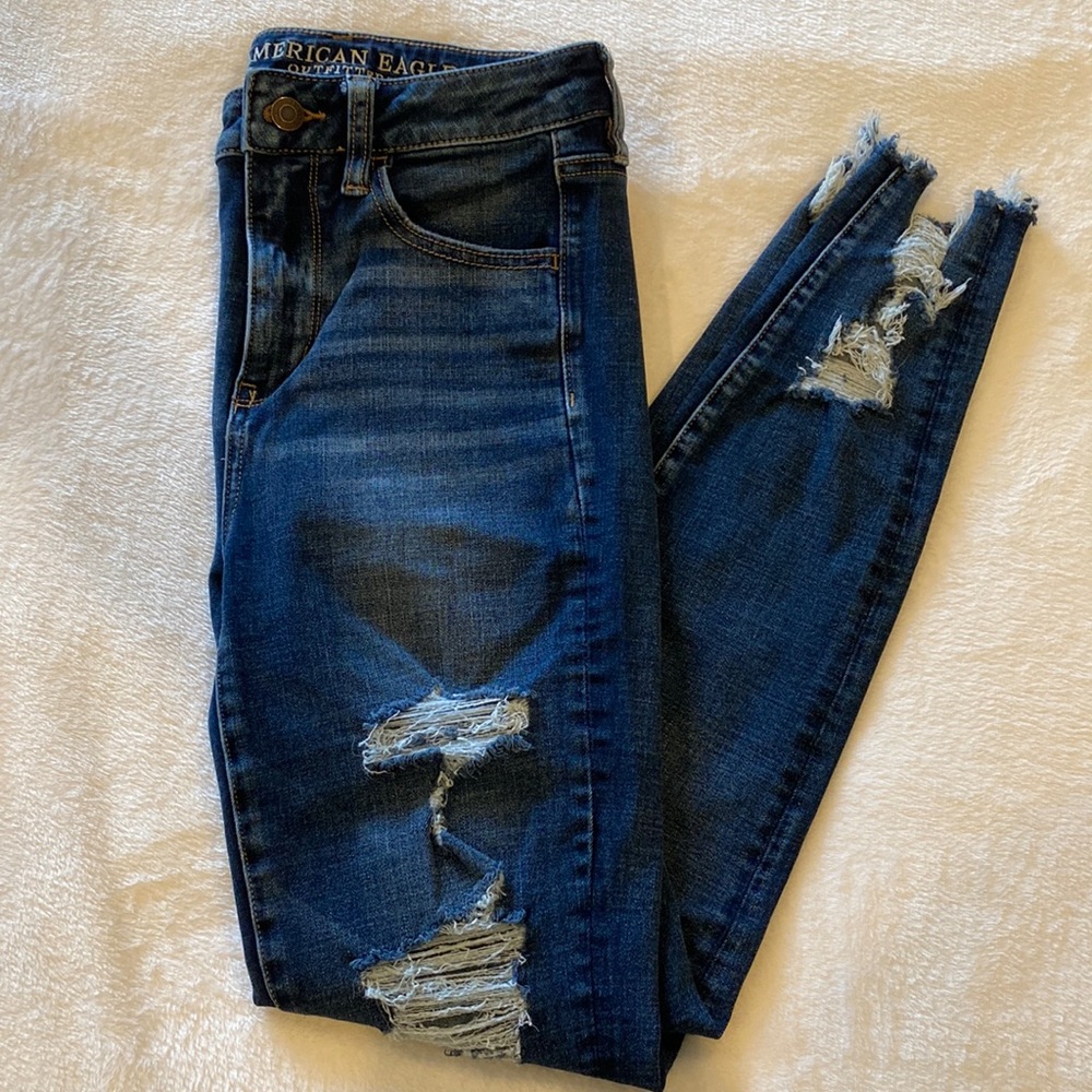 AMERICAN EAGLE JEANS
